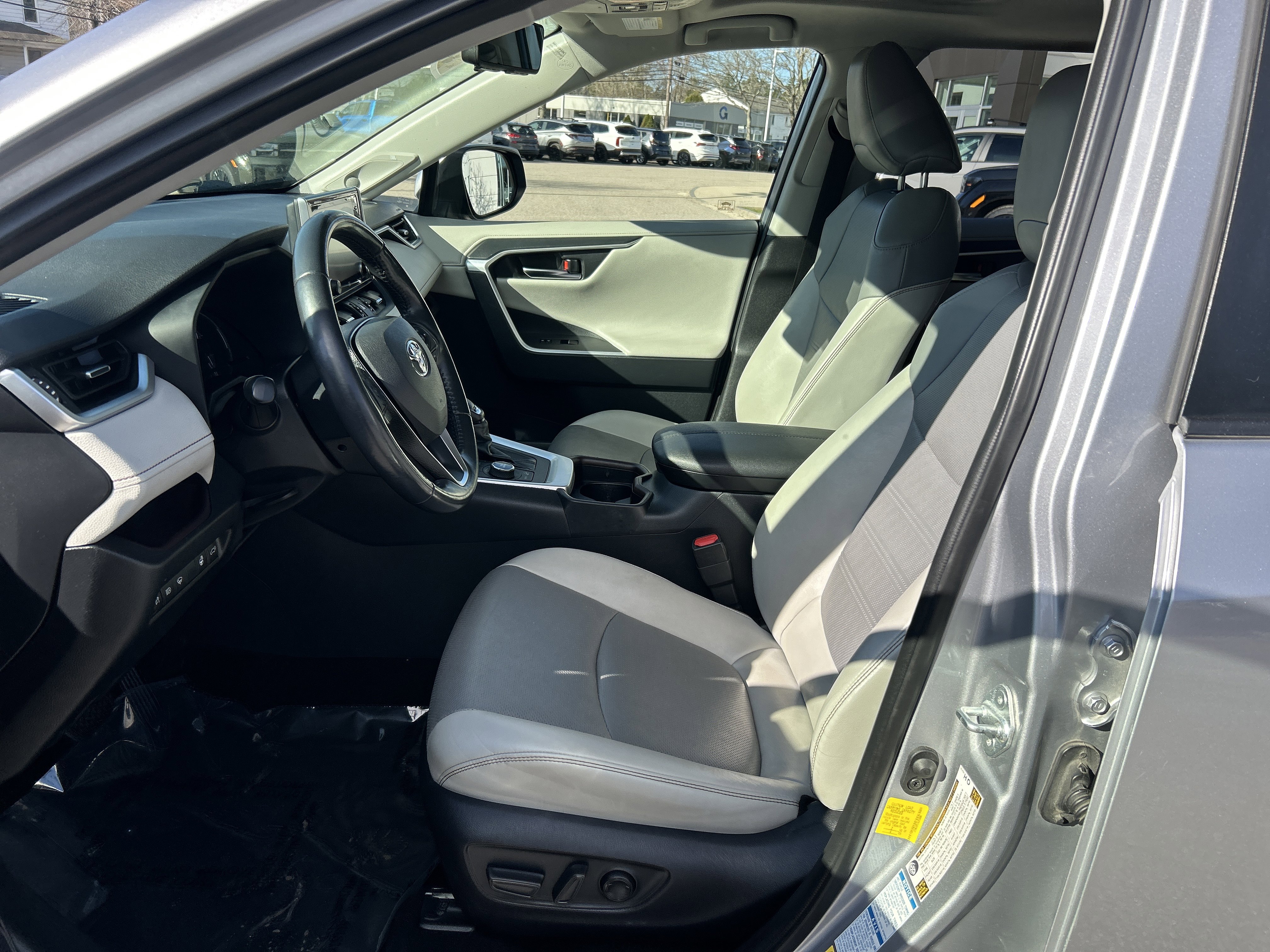 Used 2019 Toyota RAV4 Limited w/ Cold Weather Package AWD/4WD image 22