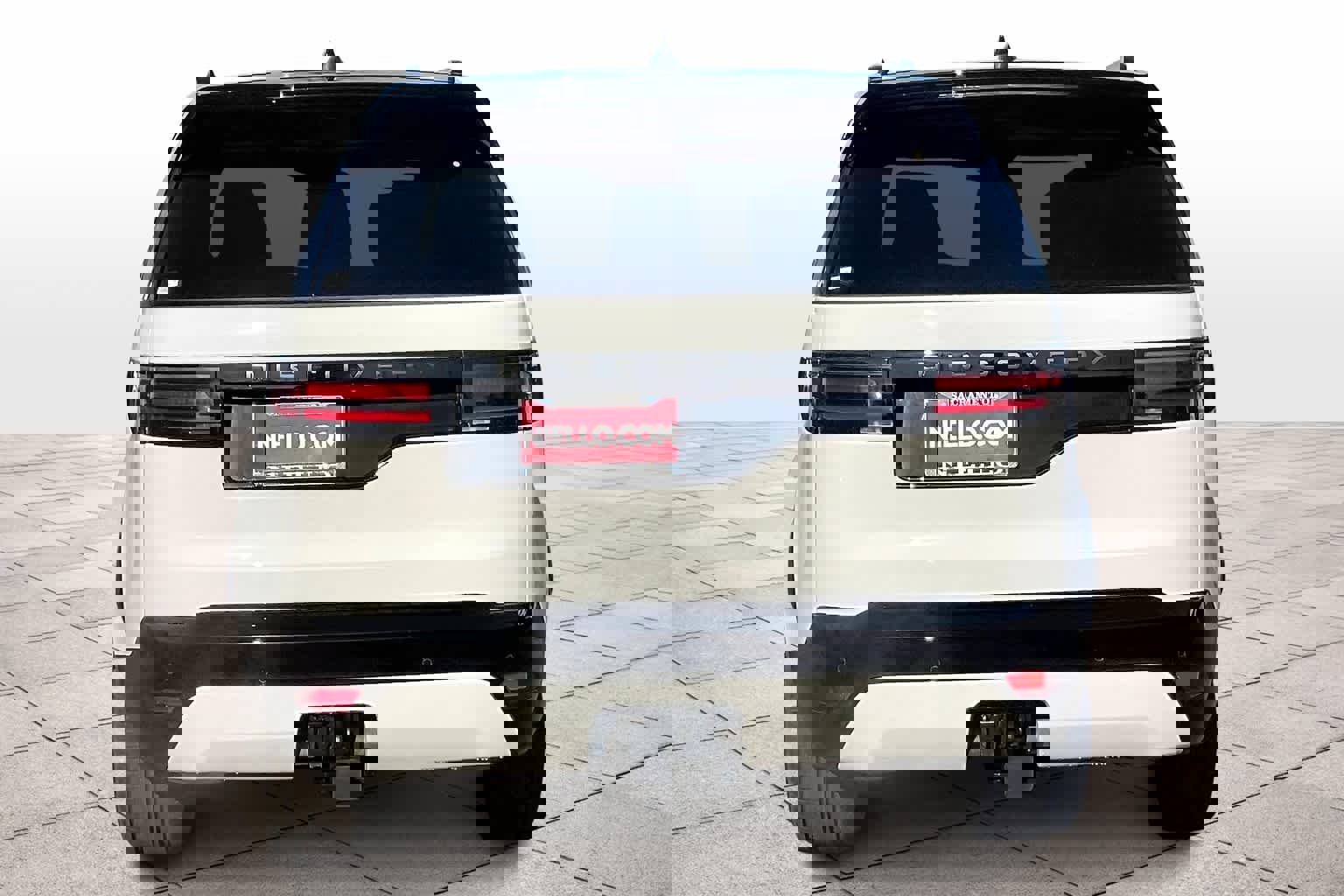 New 2025 Land Rover Discovery Dynamic SE image 6