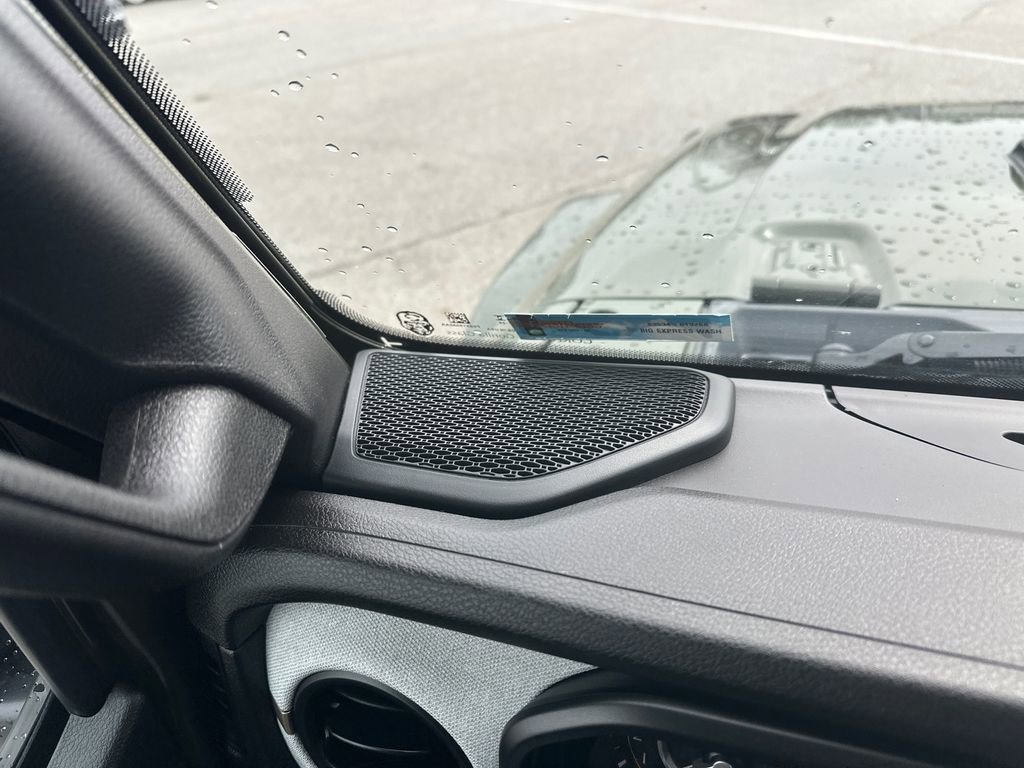 Used 2024 Jeep Gladiator Sport image 12