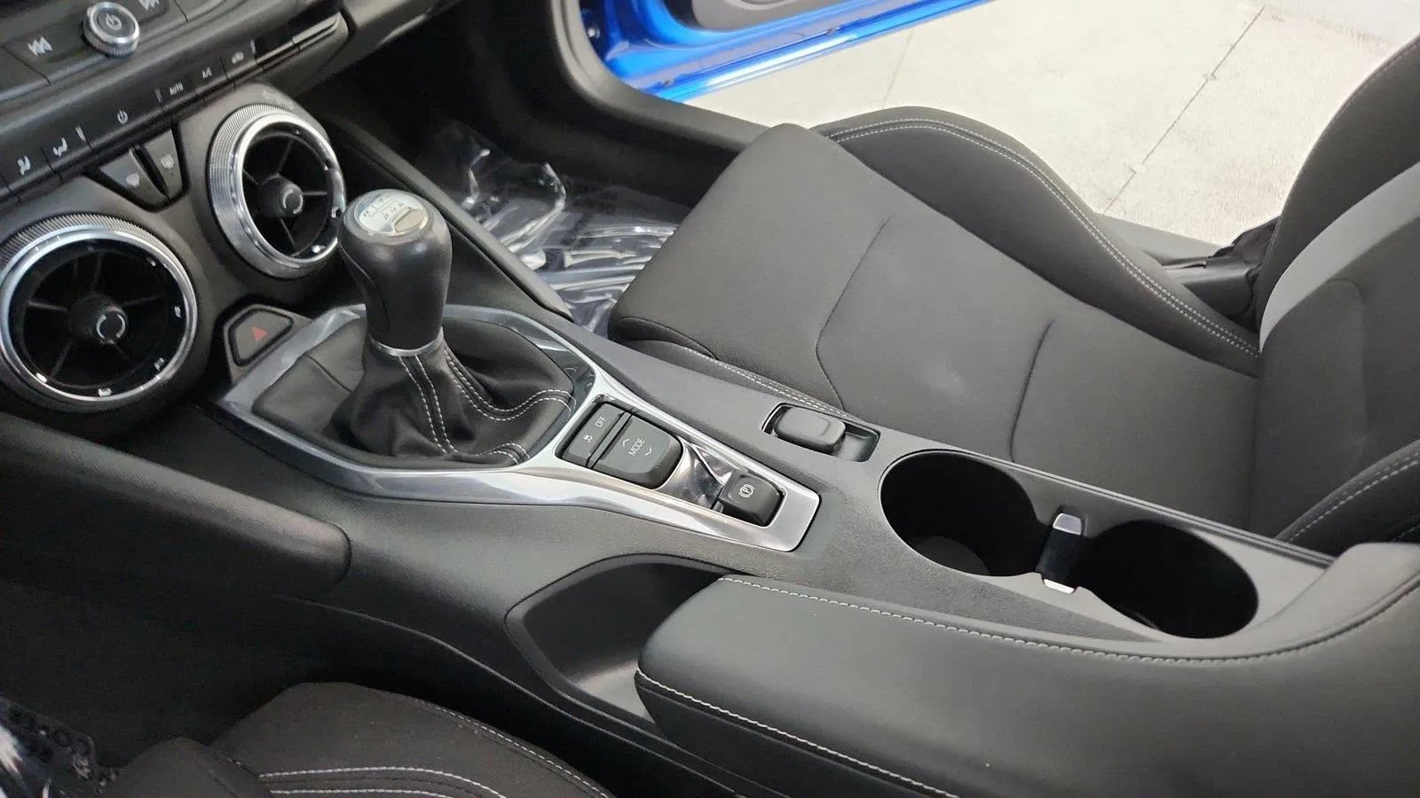 Used 2017 Chevrolet Camaro LT w/ Technology Package RWD image 26
