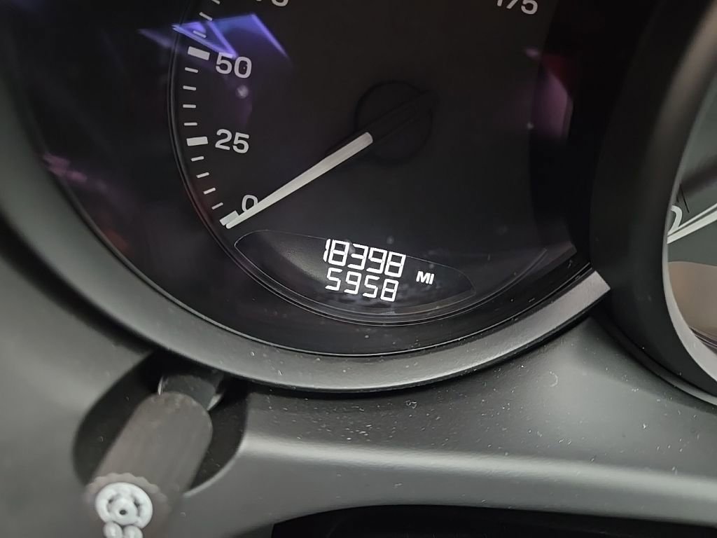 Used 2024 Porsche Macan Base image 13