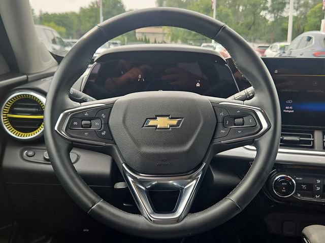 Used 2024 Chevrolet Trax LT w/ LT Convenience Package FWD image 15