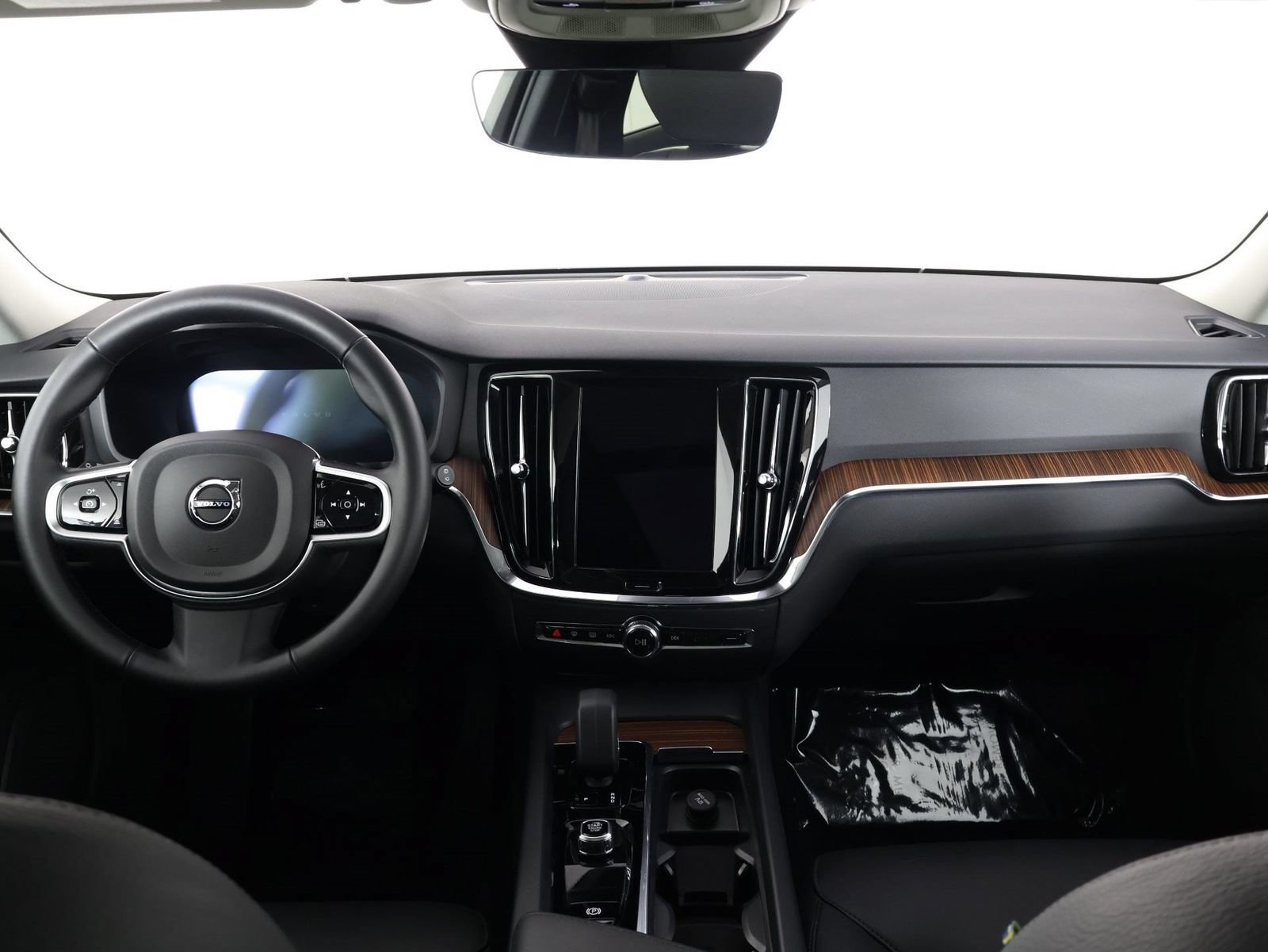 Certified 2025 Volvo V60 B5 Cross Country Plus AWD/4WD image 7