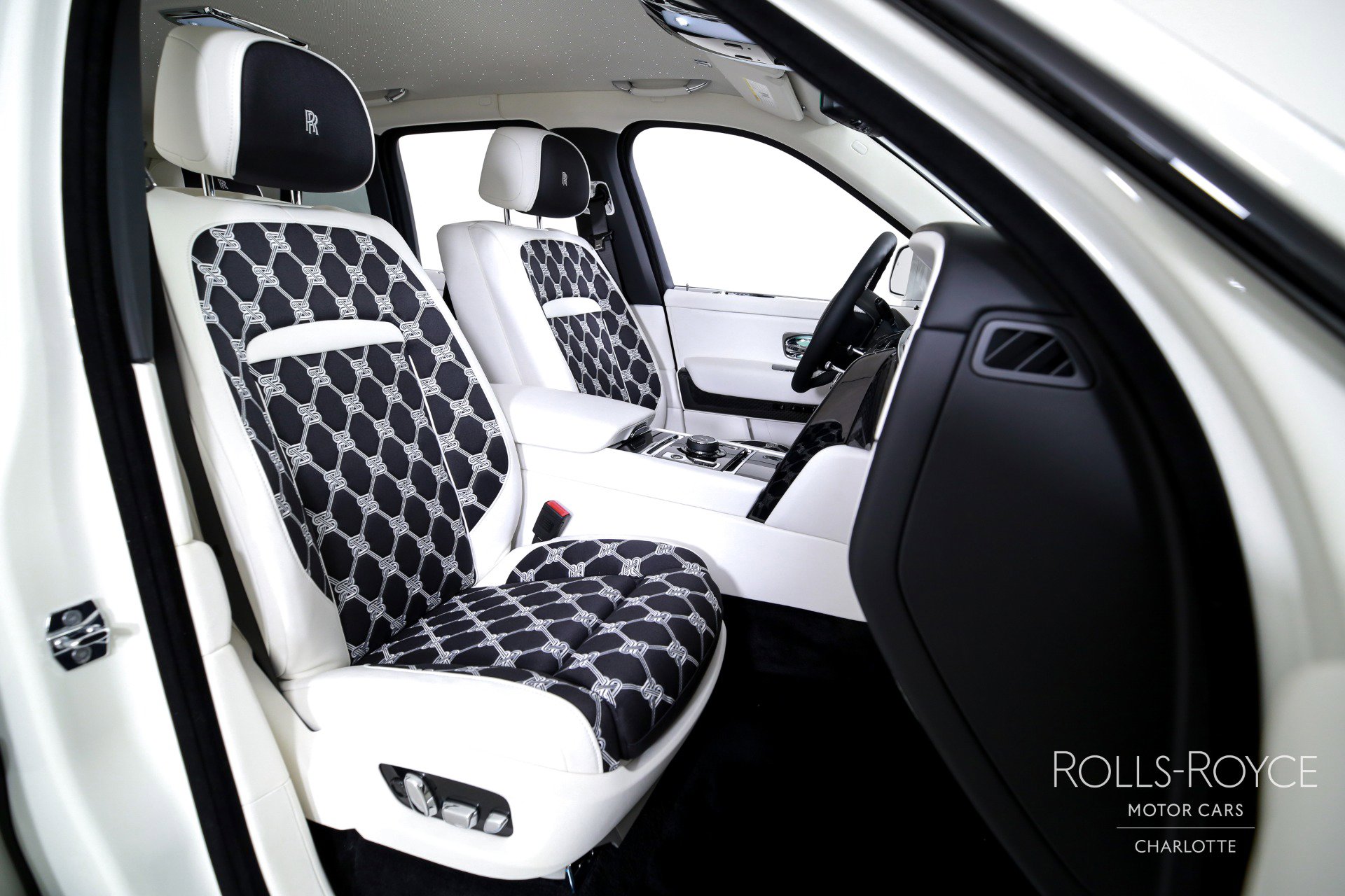 New 2026 Rolls-Royce Cullinan Black Badge image 36