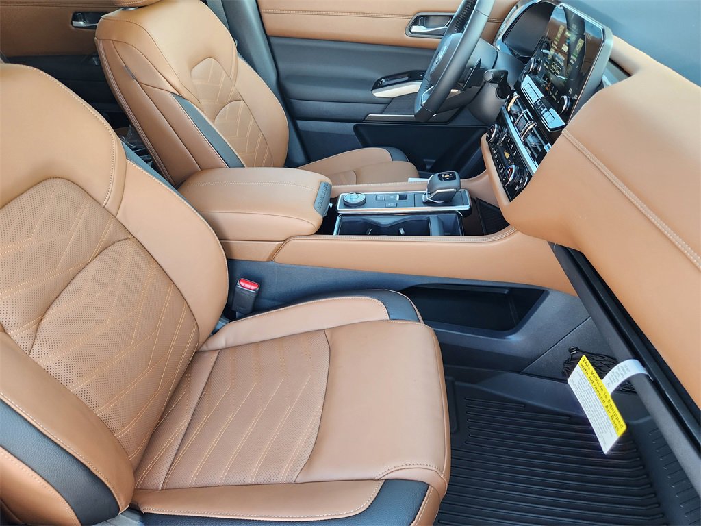 New 2025 Nissan Pathfinder Platinum image 10