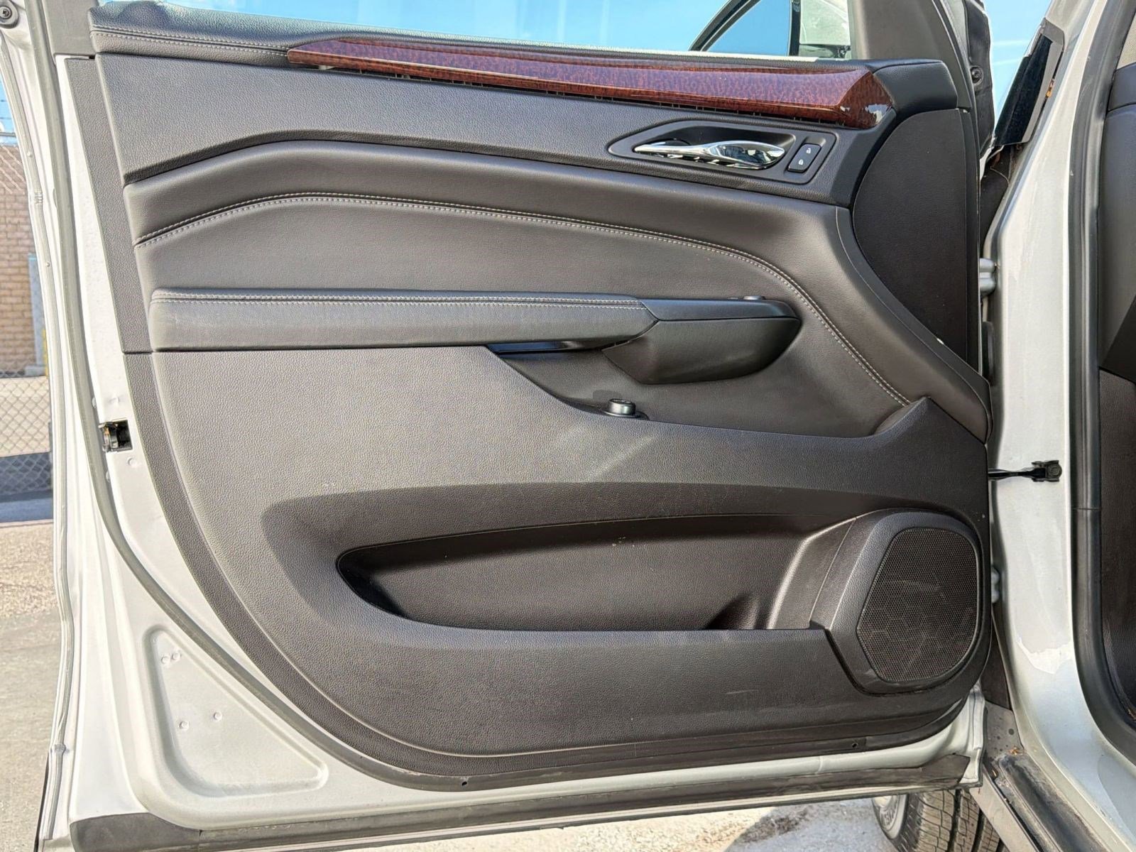 Used 2016 Cadillac SRX Luxury w/ Driver Awareness Package image 21