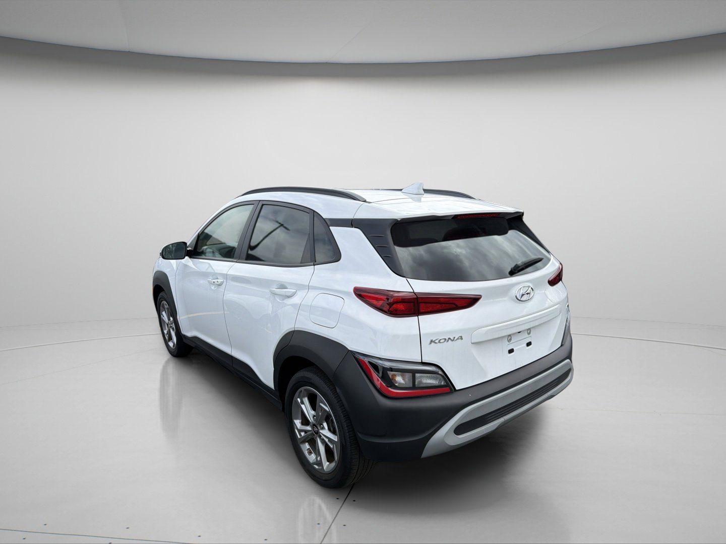 Used 2023 Hyundai Kona SEL AWD/4WD image 2