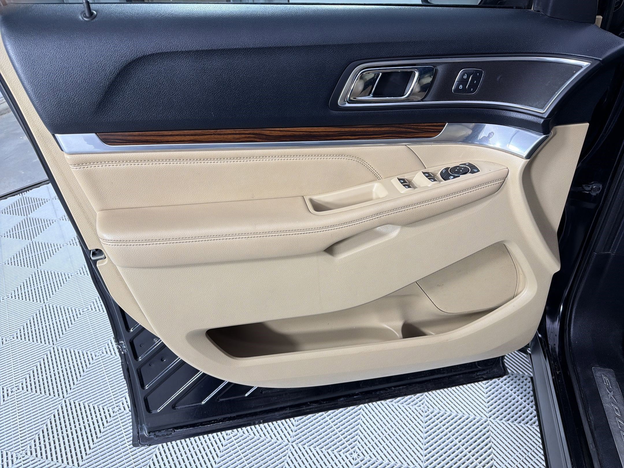 Used 2016 Ford Explorer Limited image 13