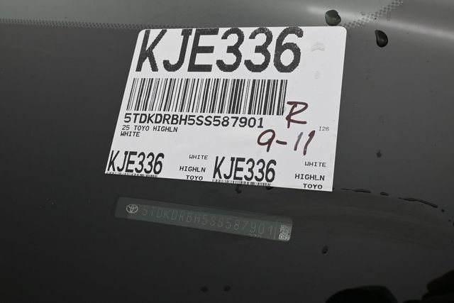 Used 2025 Toyota Highlander XSE AWD/4WD image 22
