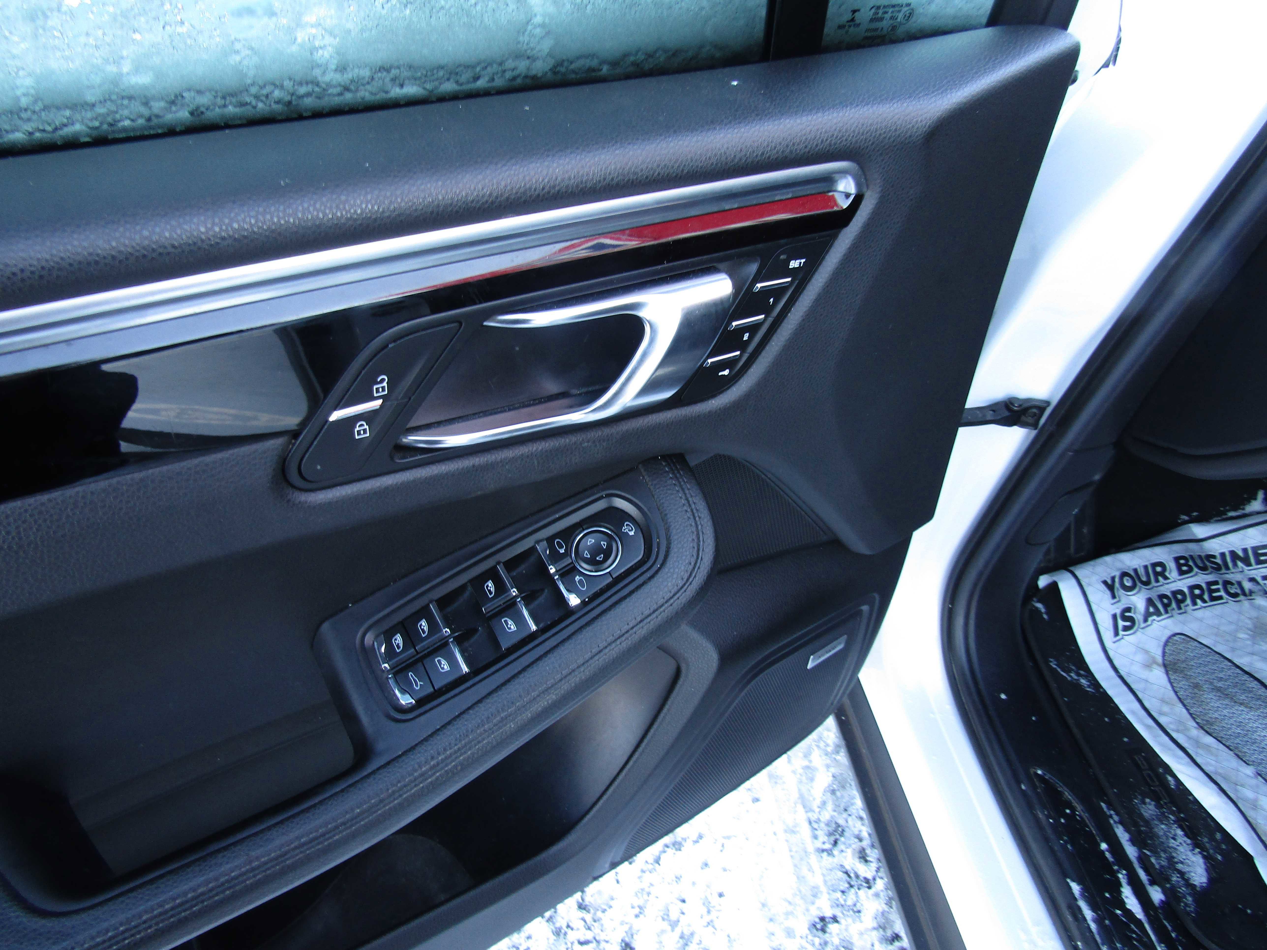 Used 2022 Porsche Macan AWD/4WD image 8