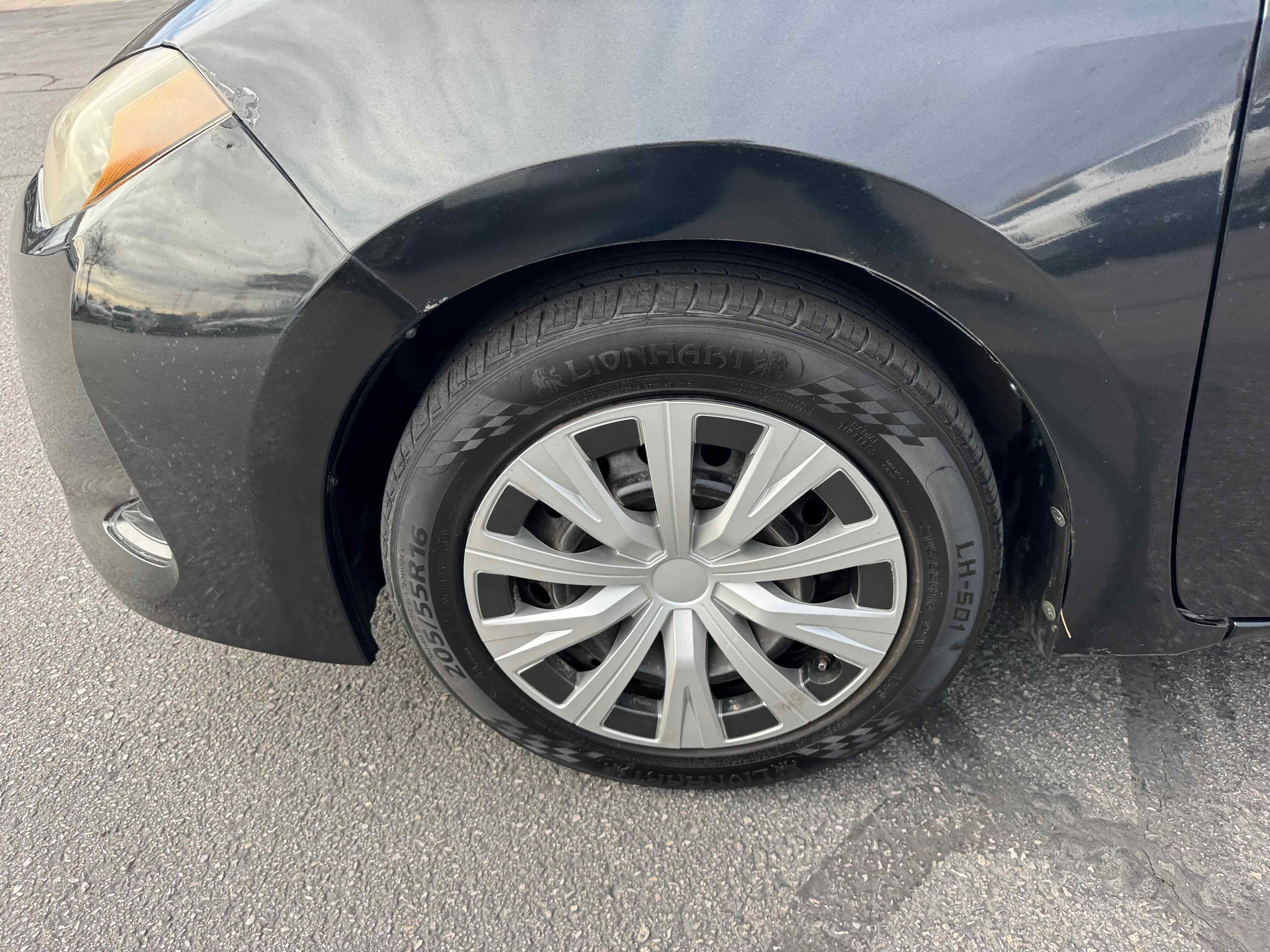 Used 2018 Toyota Corolla LE image 14