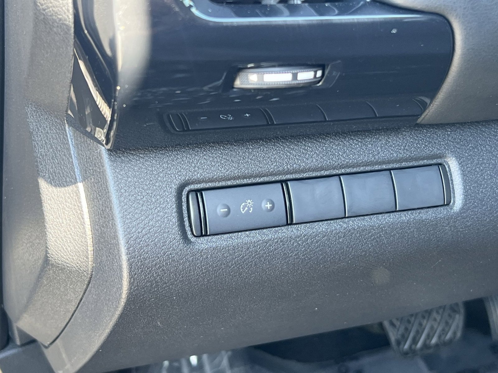 Used 2024 Nissan Pathfinder S image 24