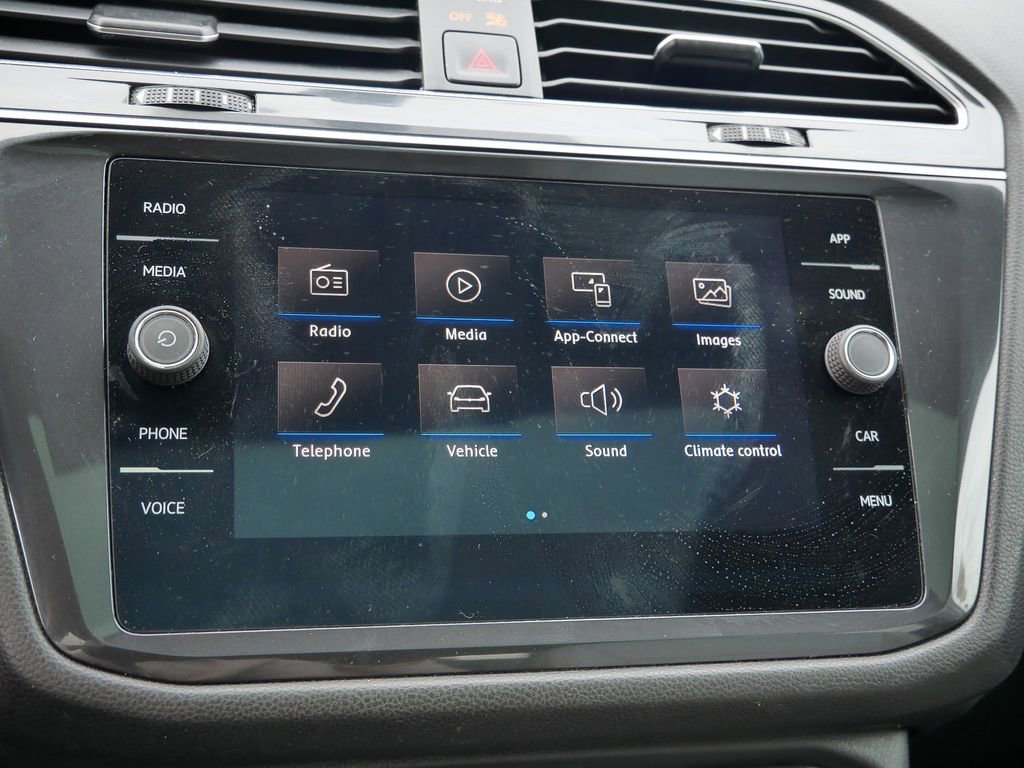 Used 2020 Volkswagen Tiguan SE w/ Panoramic Sunroof Package image 35