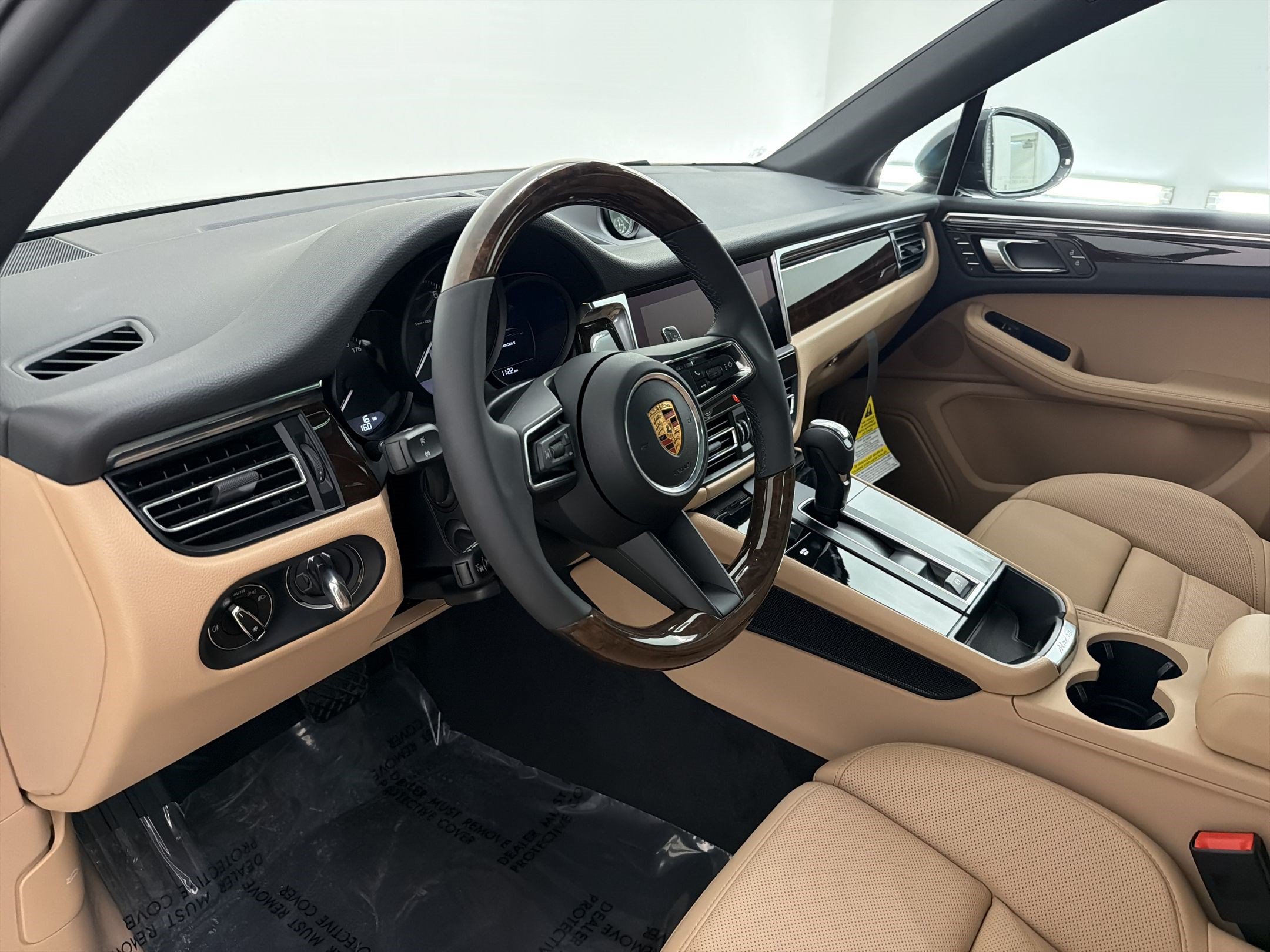 New 2026 Porsche Macan AWD/4WD image 4