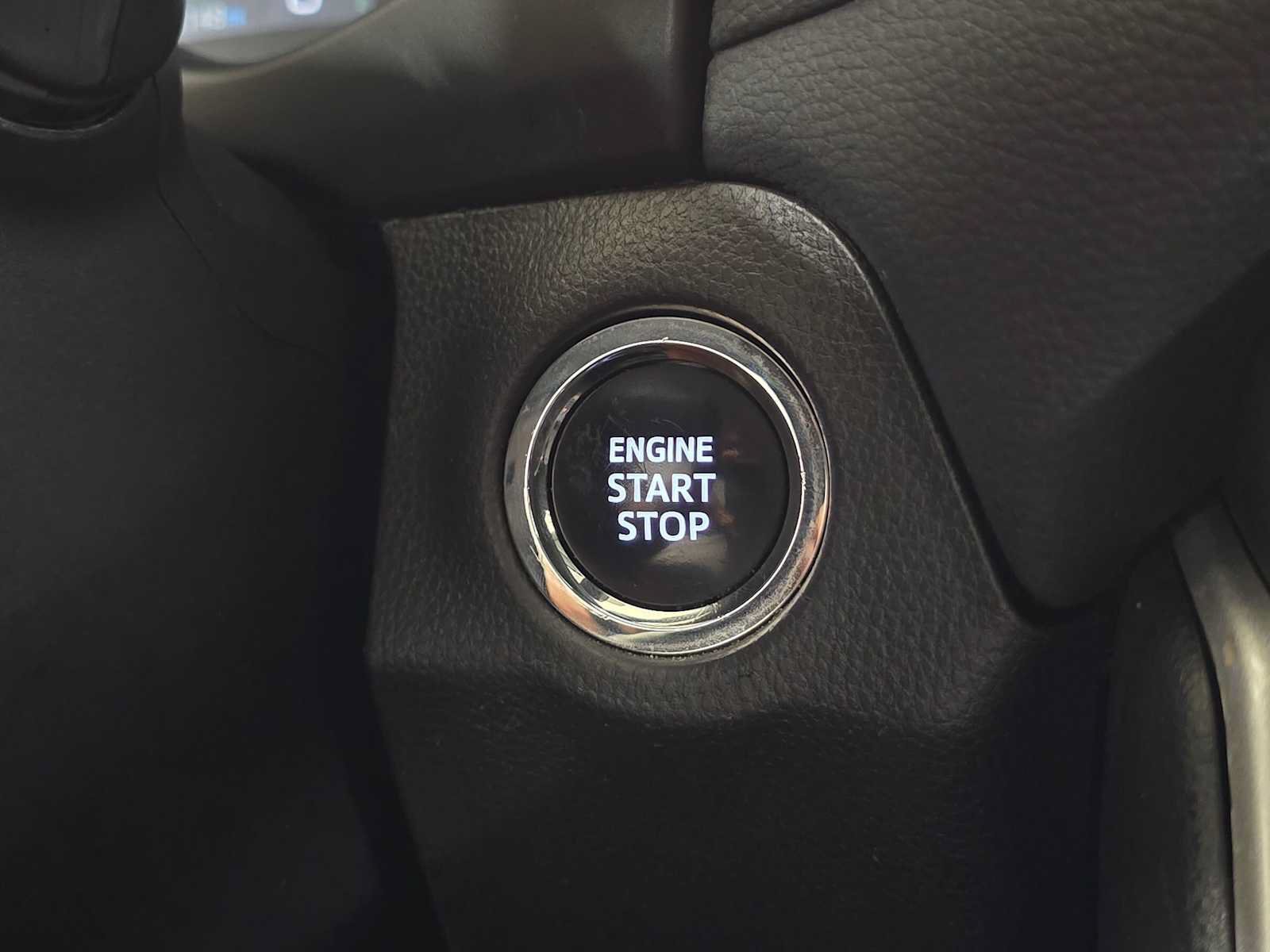 Used 2025 Toyota RAV4 XLE AWD/4WD image 33