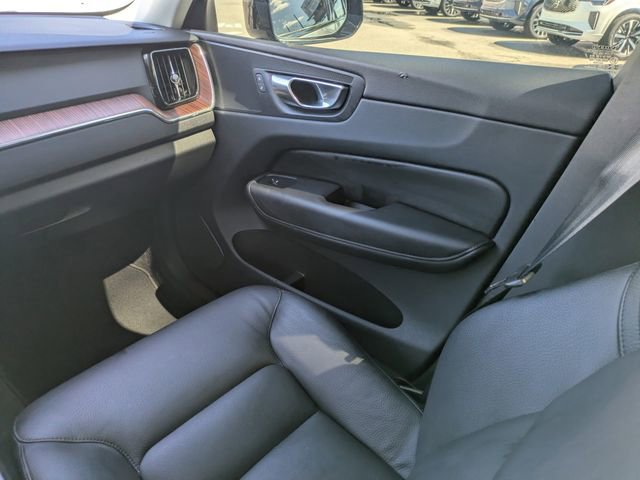 Used 2023 Volvo XC60 B5 Plus image 23