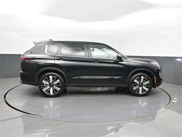 New 2025 Mitsubishi Outlander SE image 26