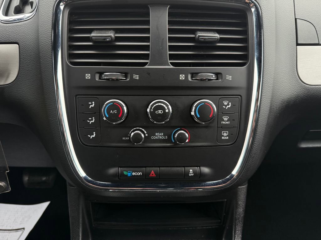 Used 2016 Dodge Grand Caravan SXT image 20