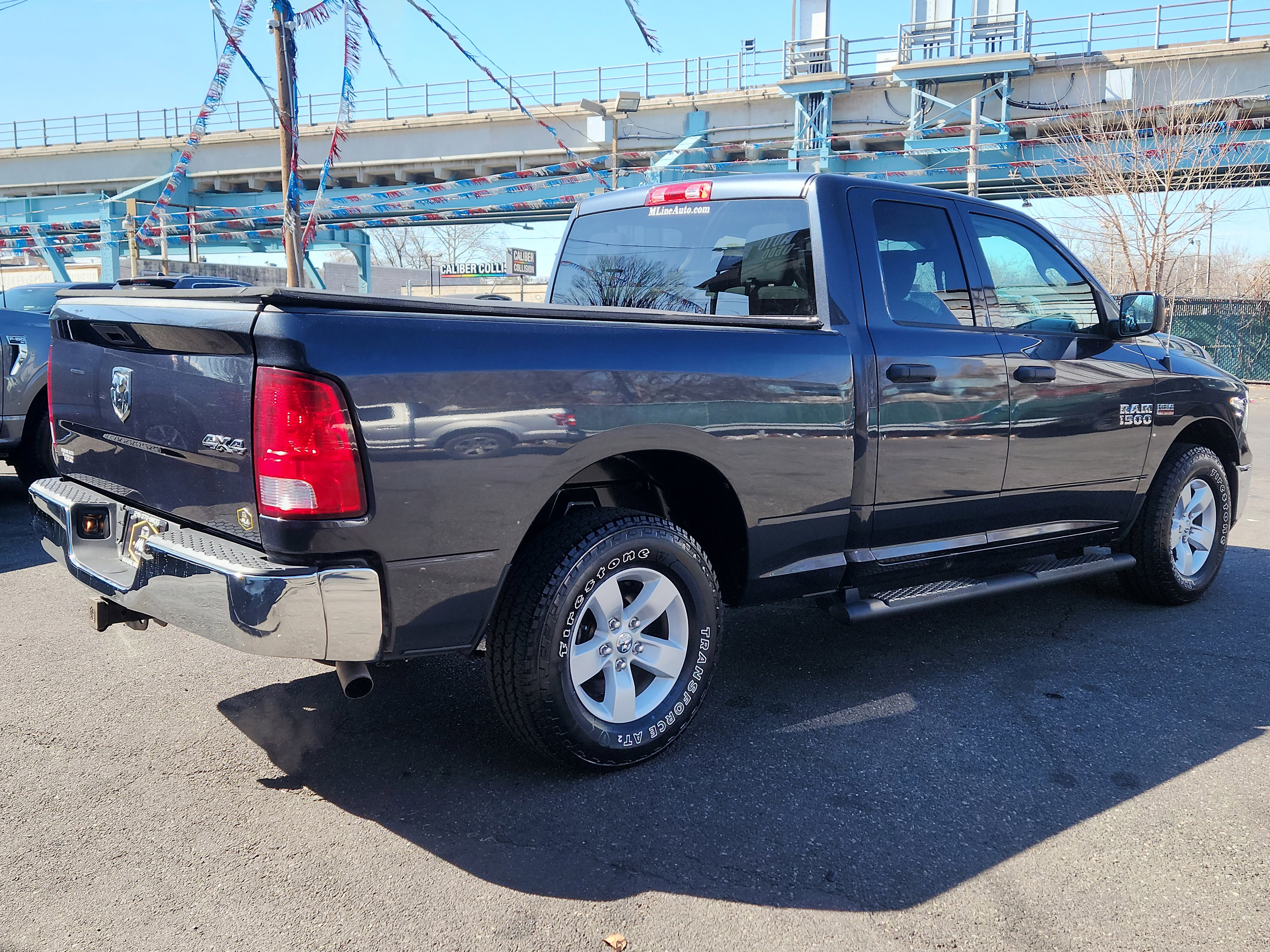 Used 2017 RAM 1500 ST w/ SXT Appearance Group AWD/4WD image 5