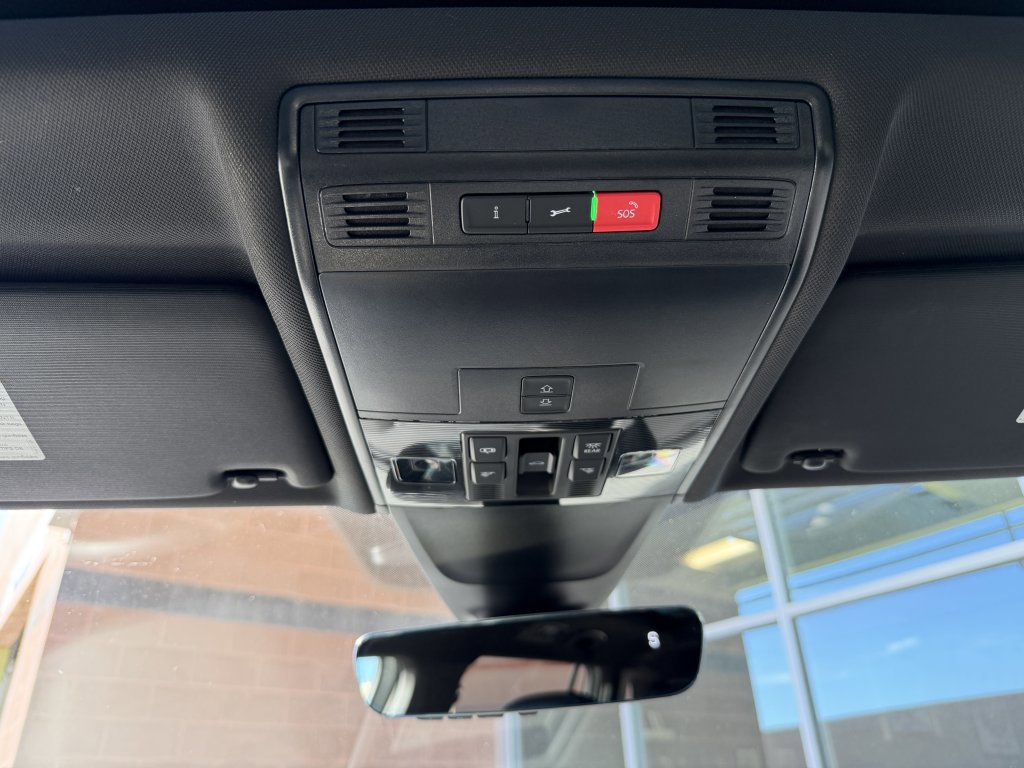 Used 2022 Volkswagen Tiguan SEL R-Line image 25