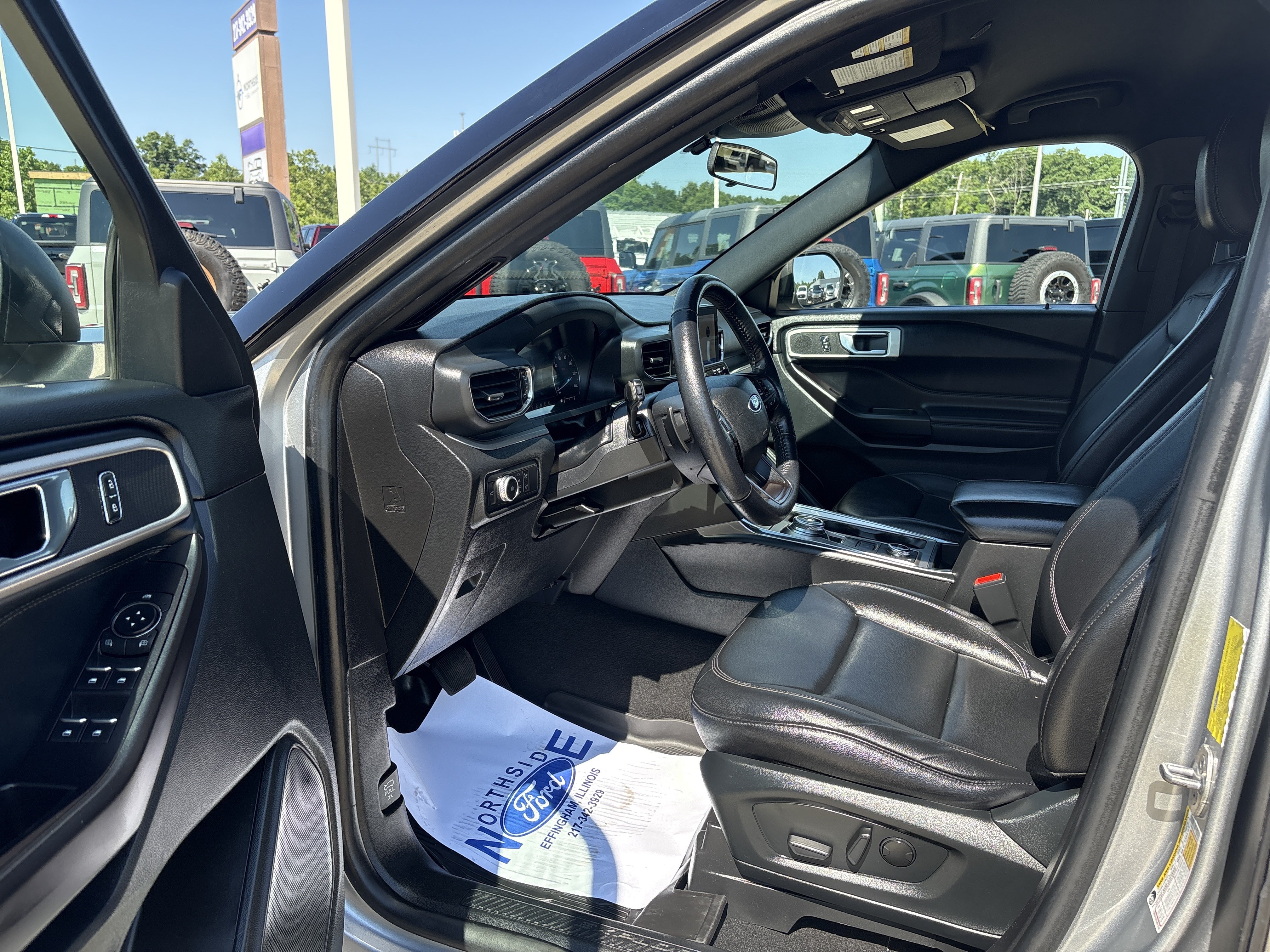 Used 2020 Ford Explorer XLT w/ Equipment Group 202A AWD/4WD image 13