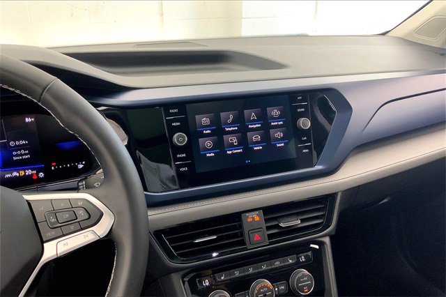 Used 2024 Volkswagen Taos SE image 6