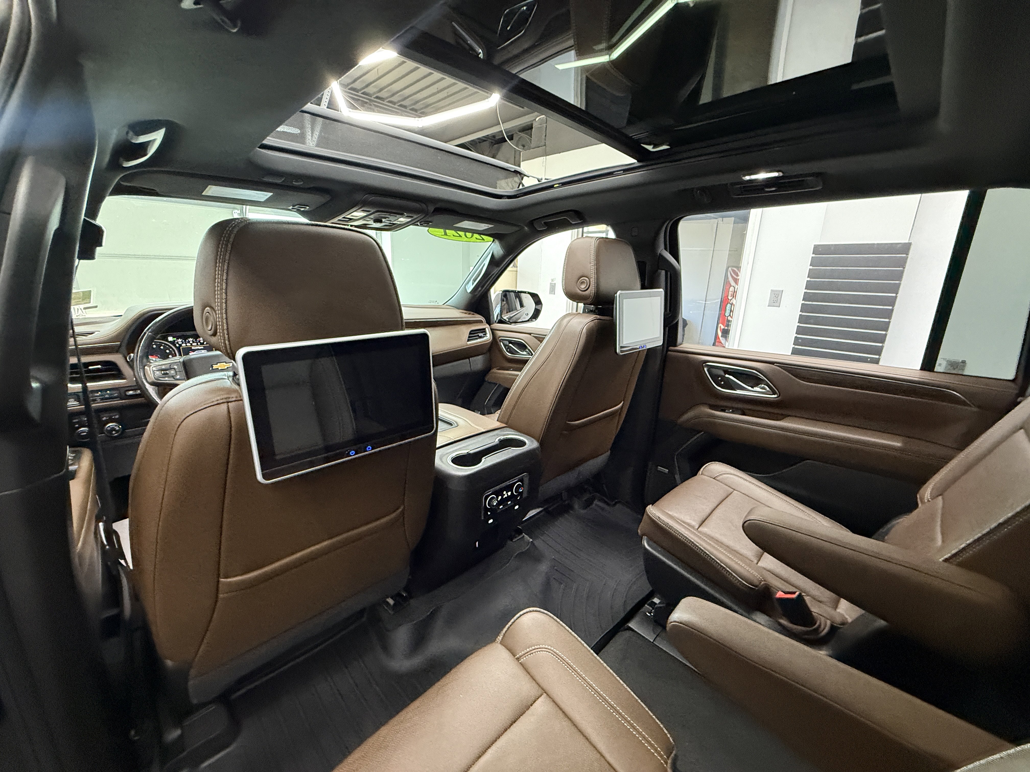 Used 2021 Chevrolet Suburban High Country AWD/4WD image 27