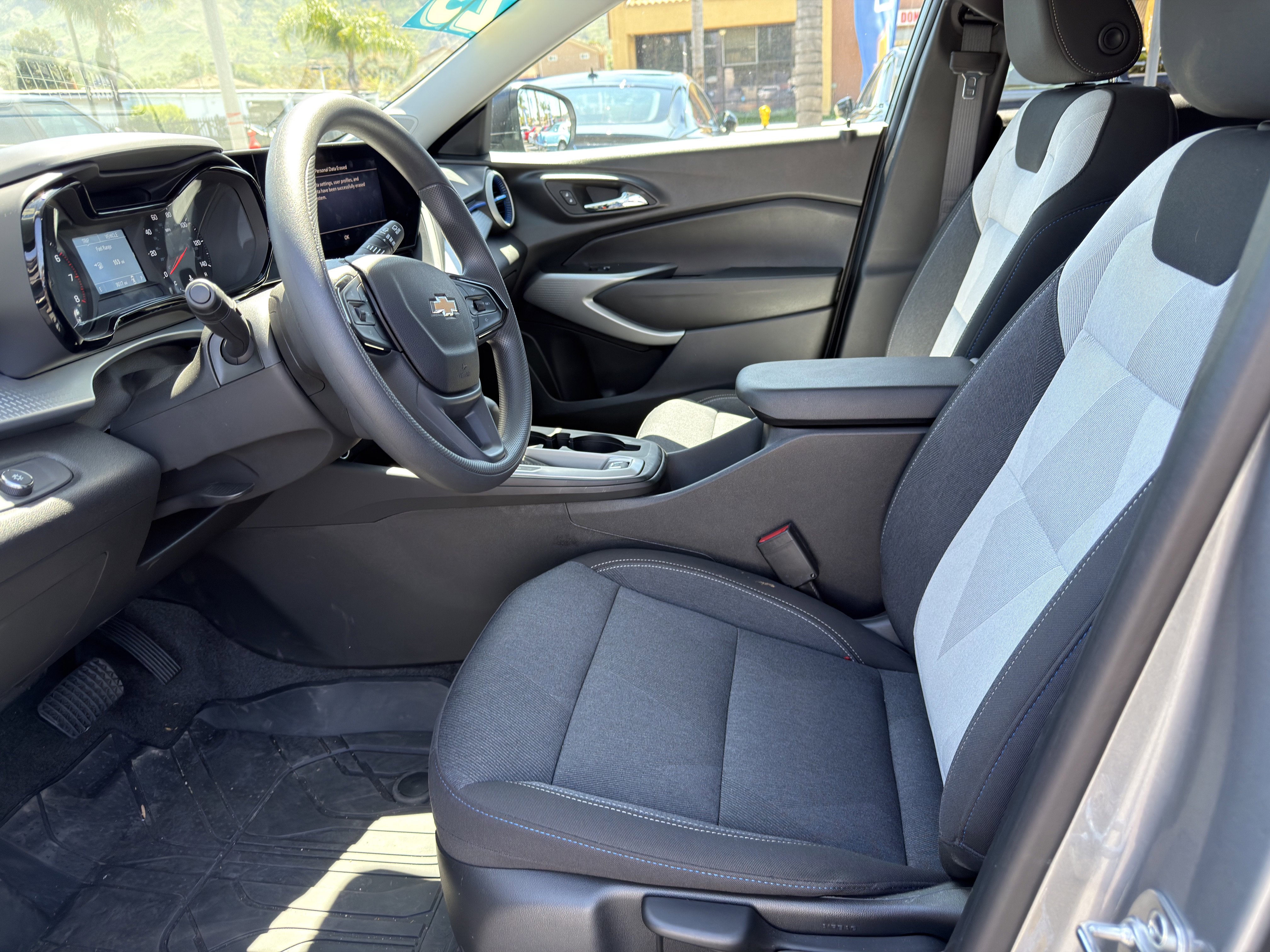 Used 2025 Chevrolet Trax LS FWD image 20