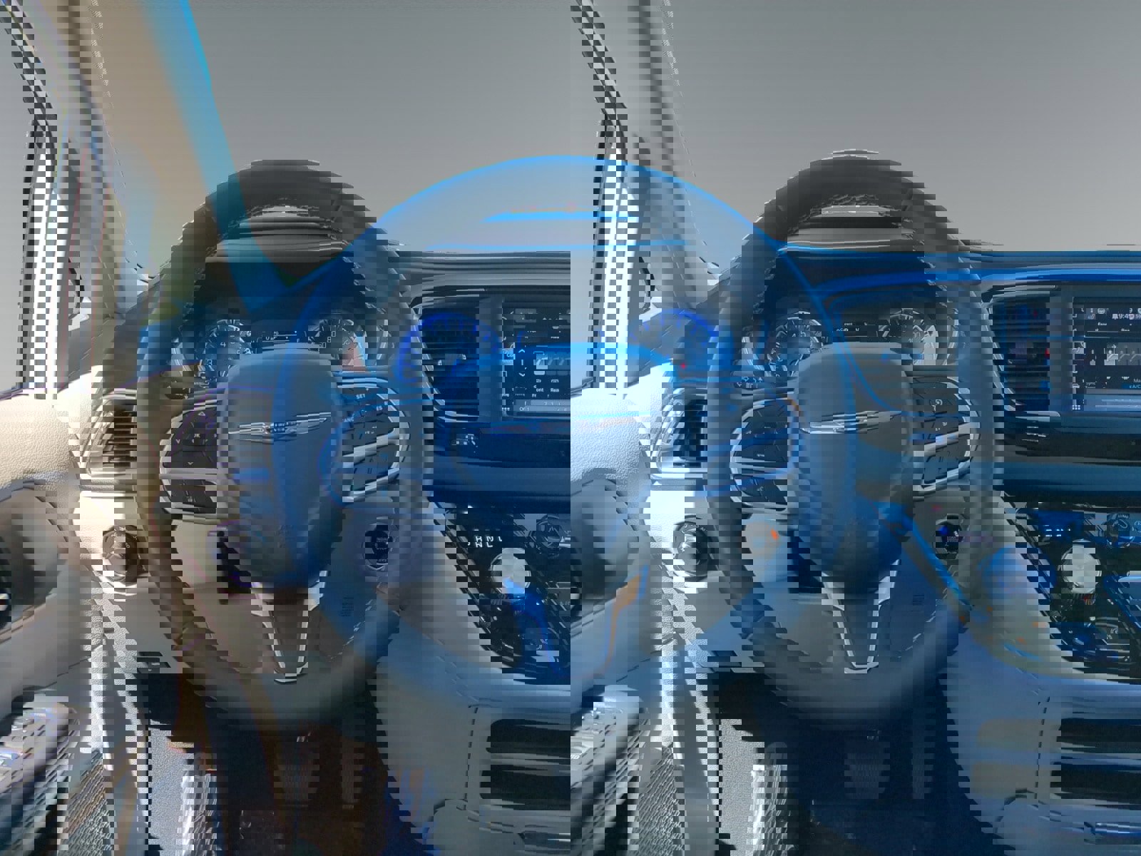 Used 2023 Chrysler Voyager LX image 12