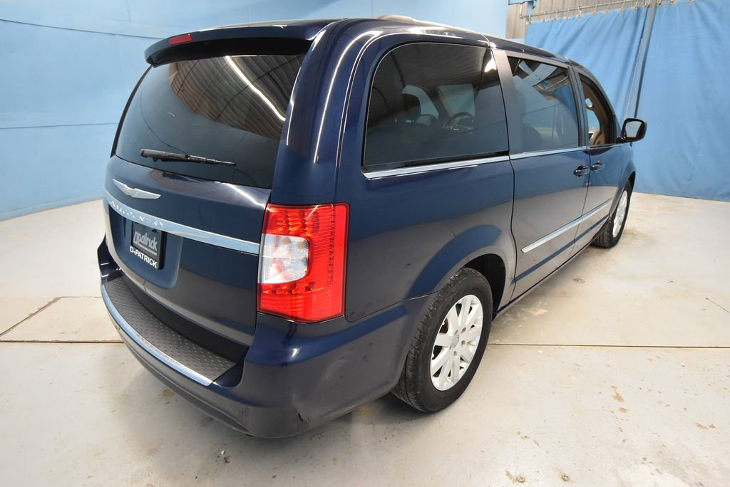 Used 2016 Chrysler Town & Country Touring FWD image 36