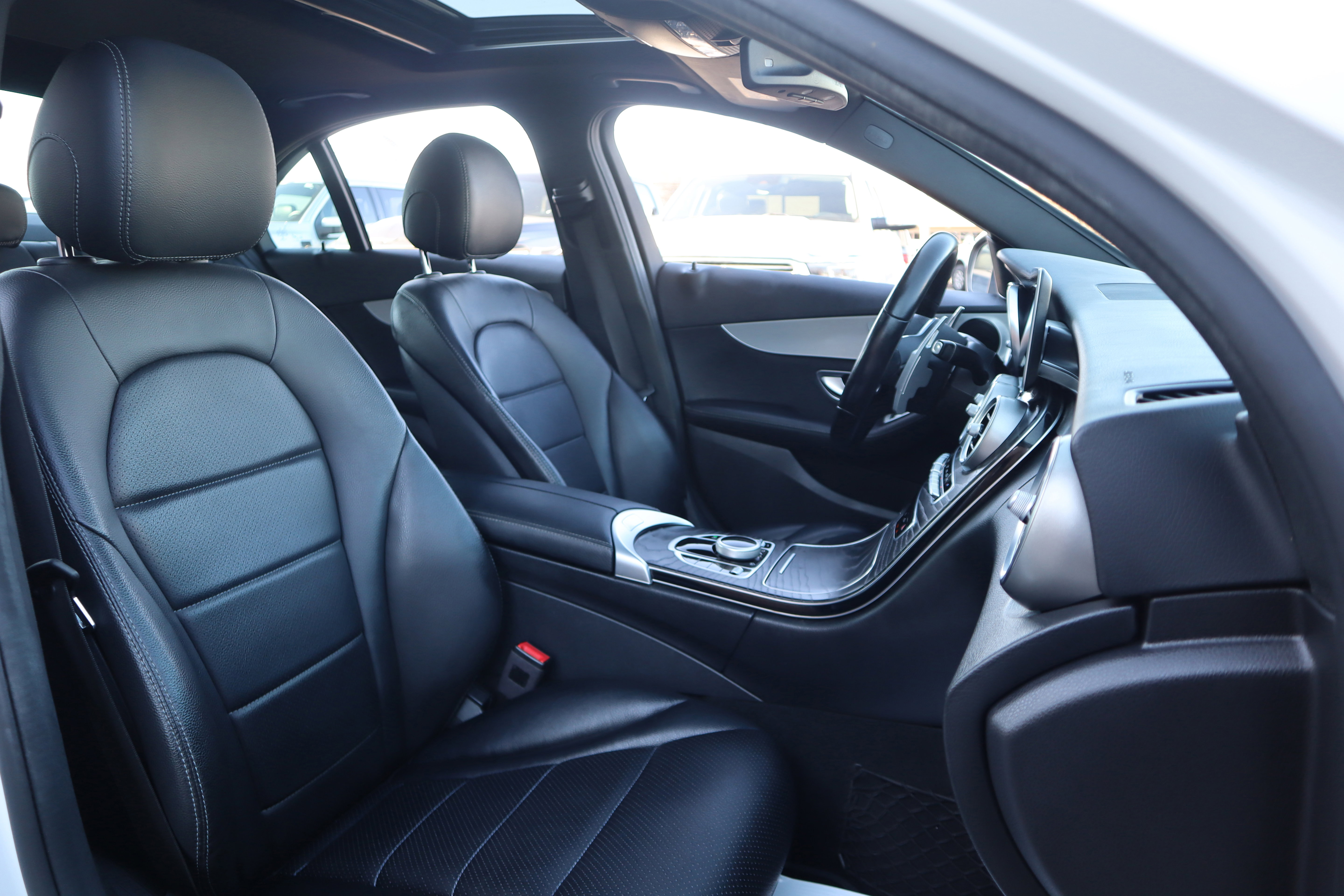 Used 2019 Mercedes-Benz C 300 Sedan image 30