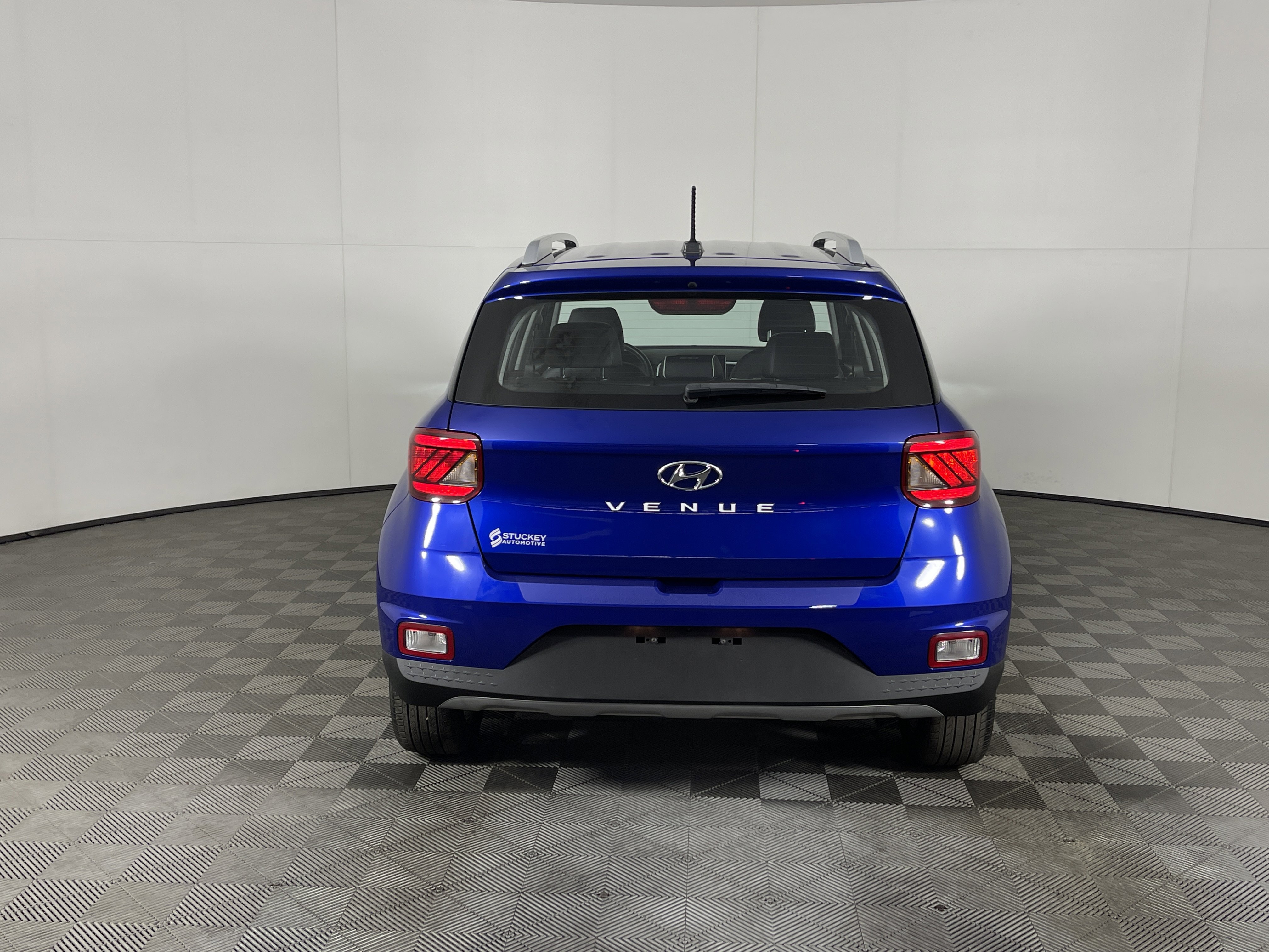 Used 2023 Hyundai Venue Limited image 4