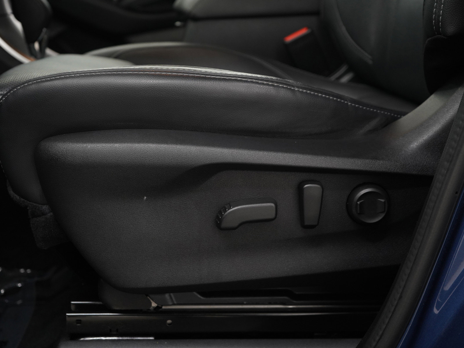 Used 2022 Subaru Ascent Limited image 25