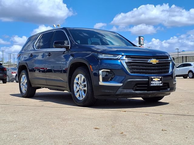 Used 2023 Chevrolet Traverse LS w/ LPO, Roadside Safety Package FWD image 3