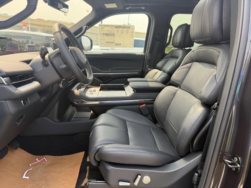 New 2025 Lincoln Navigator Reserve w/ Jet Appearance Package AWD/4WD image 14