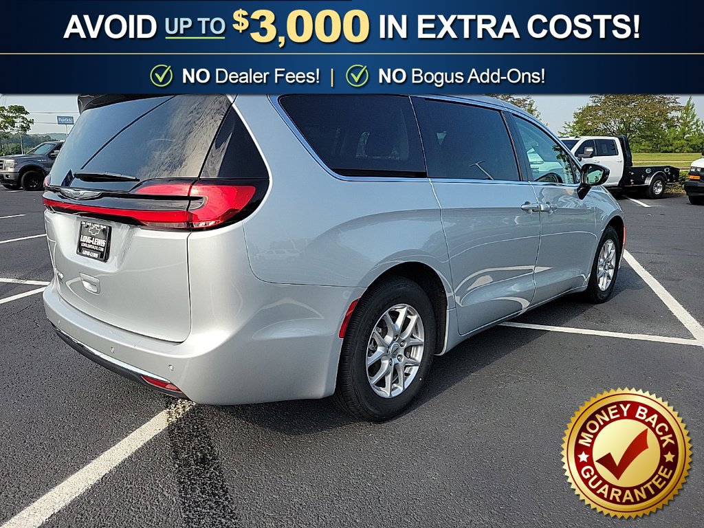 Used 2024 Chrysler Pacifica Touring-L FWD image 28
