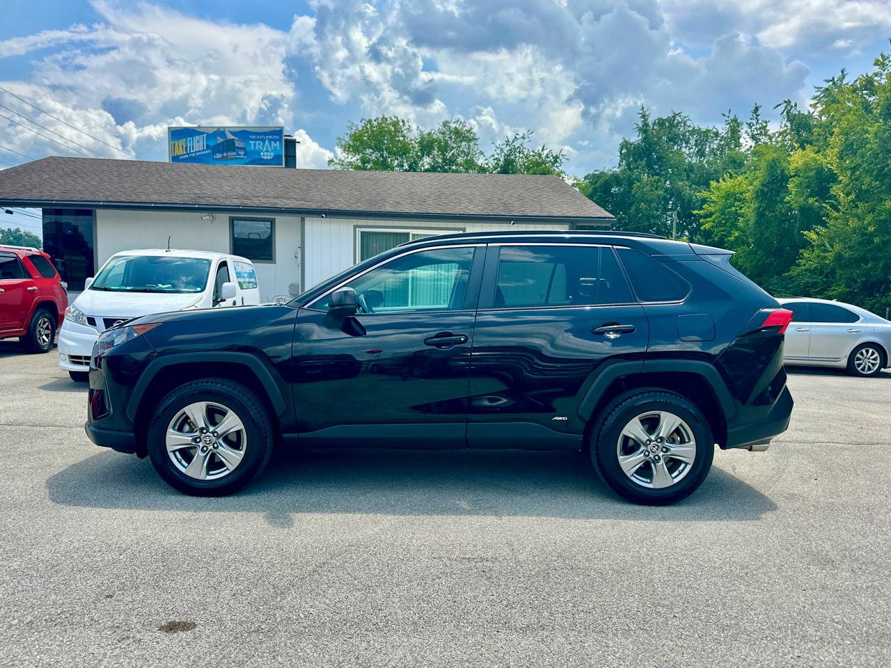 Used 2022 Toyota RAV4 LE AWD/4WD image 6