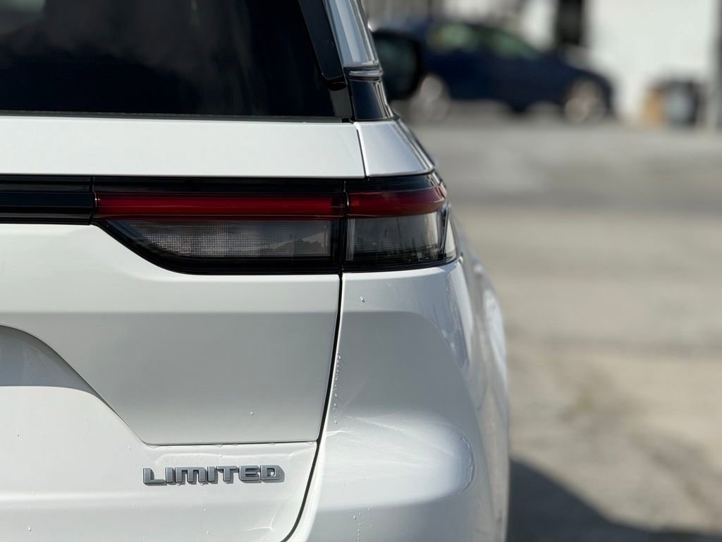 Certified 2024 Jeep Grand Cherokee Limited image 10