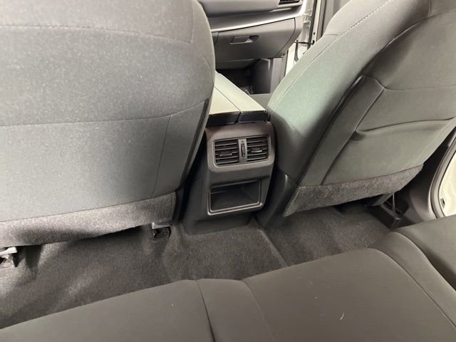 Used 2024 Nissan Rogue S image 43