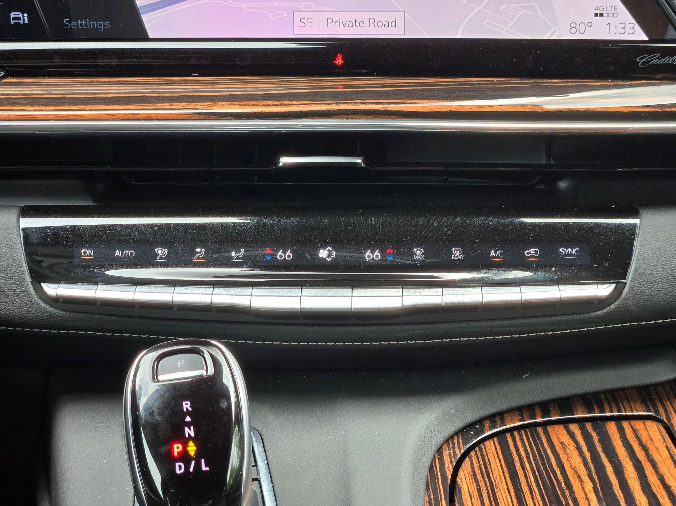 Used 2024 Cadillac Escalade ESV Premium Luxury AWD/4WD image 18
