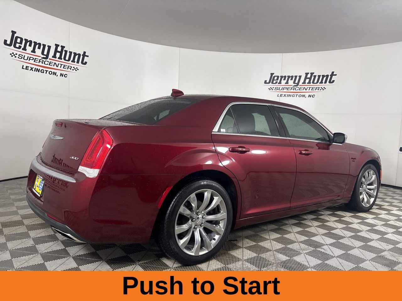 Used 2020 Chrysler 300 Touring w/ Chrome Appearance Package RWD image 6