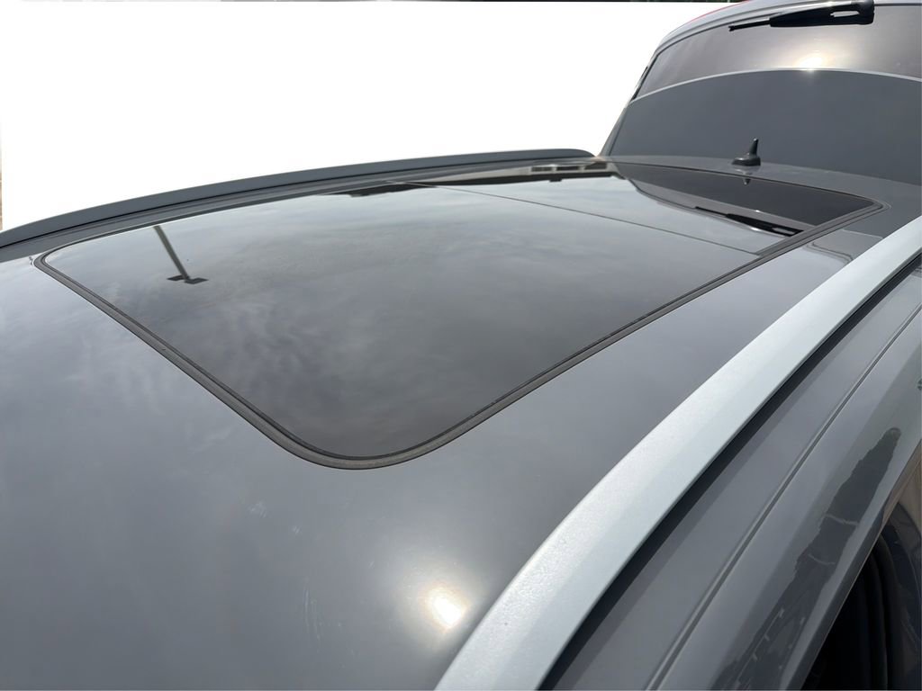 Used 2021 Volkswagen Atlas Cross Sport SE w/ Panoramic Sunroof Package FWD image 12