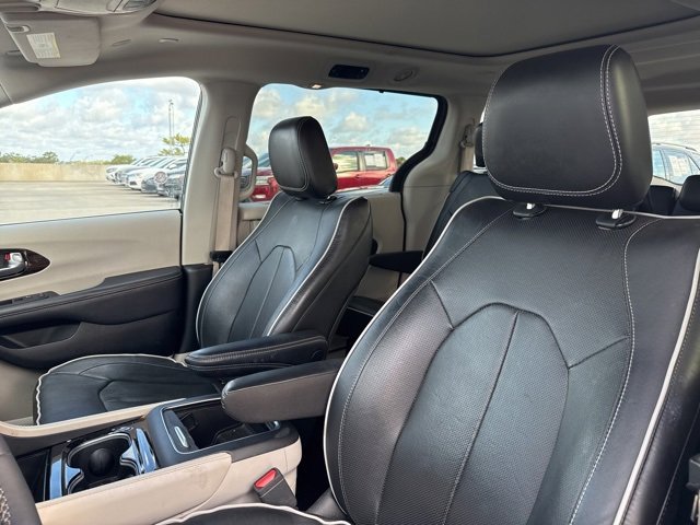 Used 2023 Chrysler Pacifica Limited image 14
