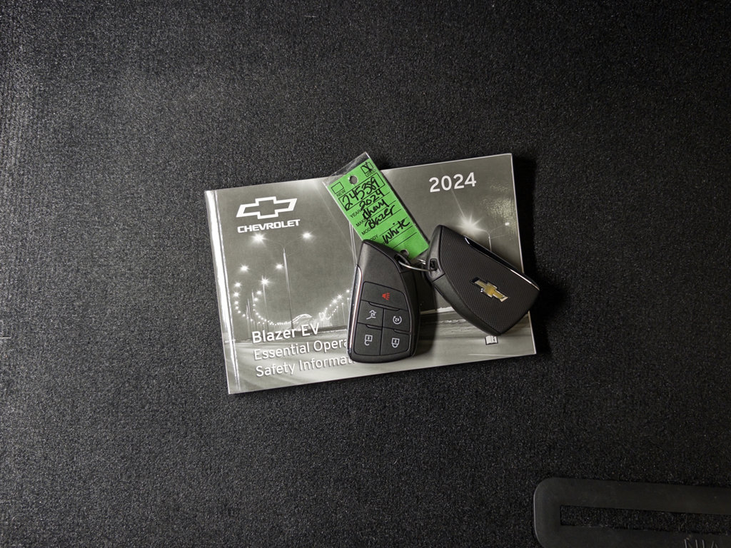 Used 2024 Chevrolet Blazer EV LT AWD/4WD image 29
