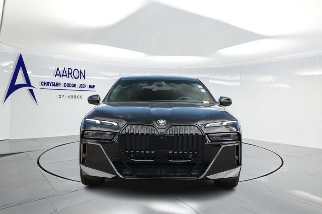 Used 2023 BMW 760i xDrive AWD/4WD image 4