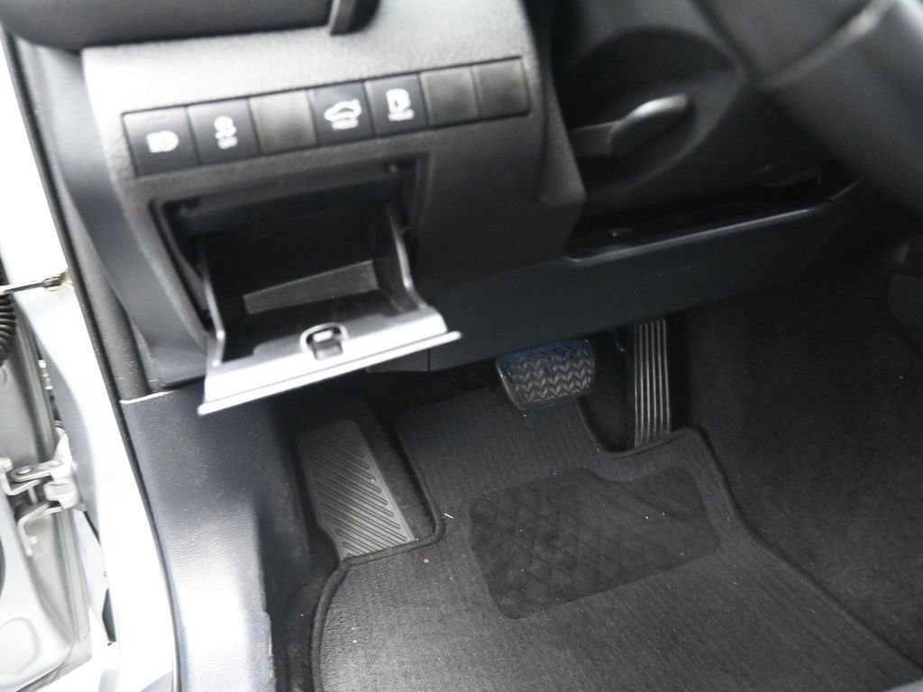 Used 2021 Toyota Camry XSE image 10