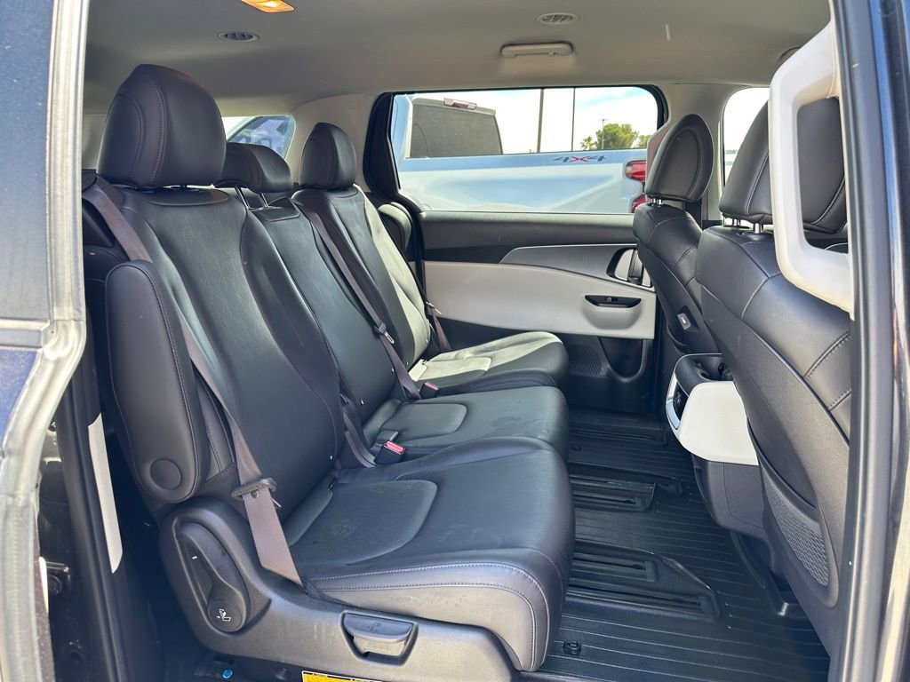 Used 2022 Kia Carnival LX image 29