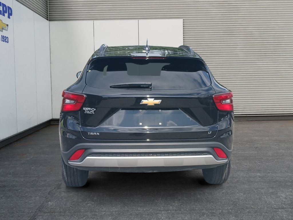 Used 2025 Chevrolet Trax LT FWD image 4