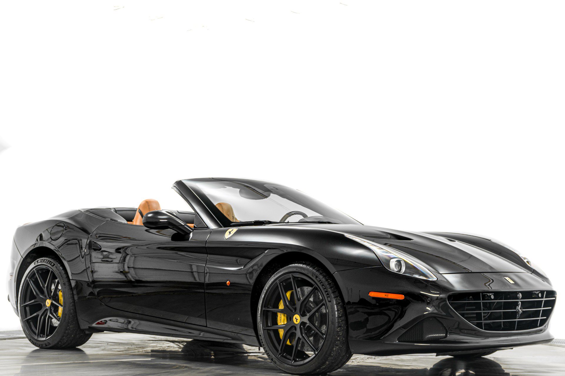 Used 2015 Ferrari California T image 32
