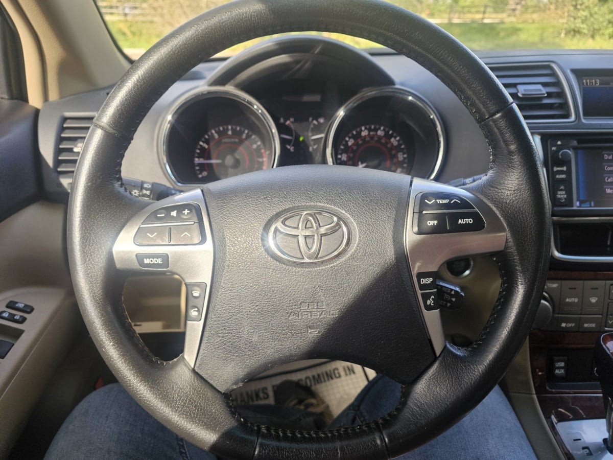 Used 2013 Toyota Highlander Limited FWD image 16